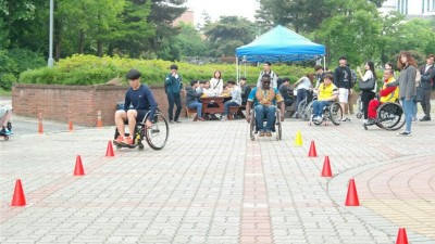 나사렛대학교 인간재활학과 NEWTHINK와 함께한 척수장애인 거리홍보 3